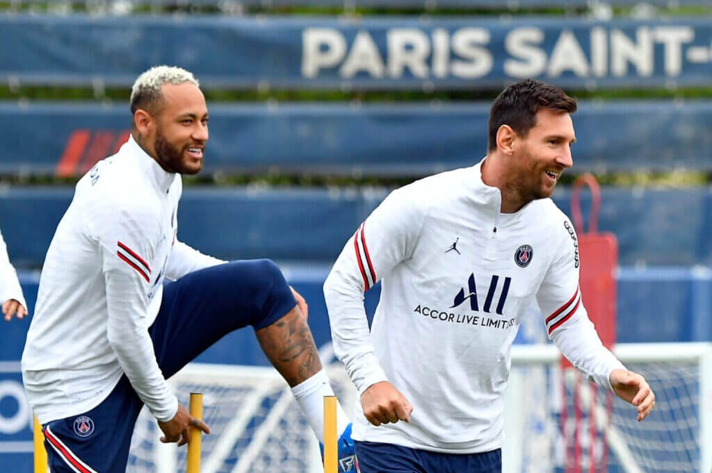 Lionel-Messi-and-Neymar-in-PSG-training