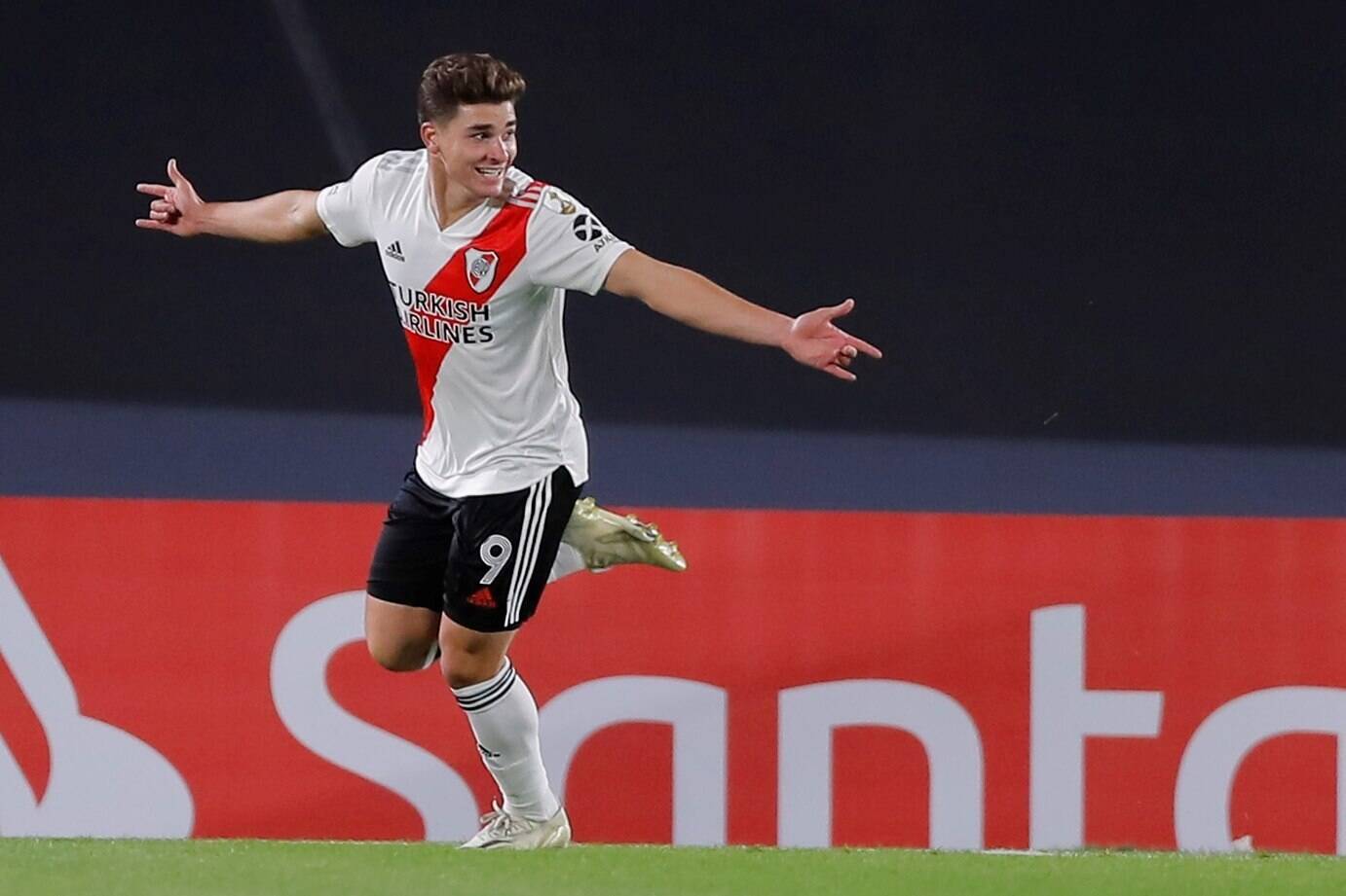 River Plate Julian Alvarez (R) celebrates after scoring, during a Group D match of the Copa Libertadores, between the Ar