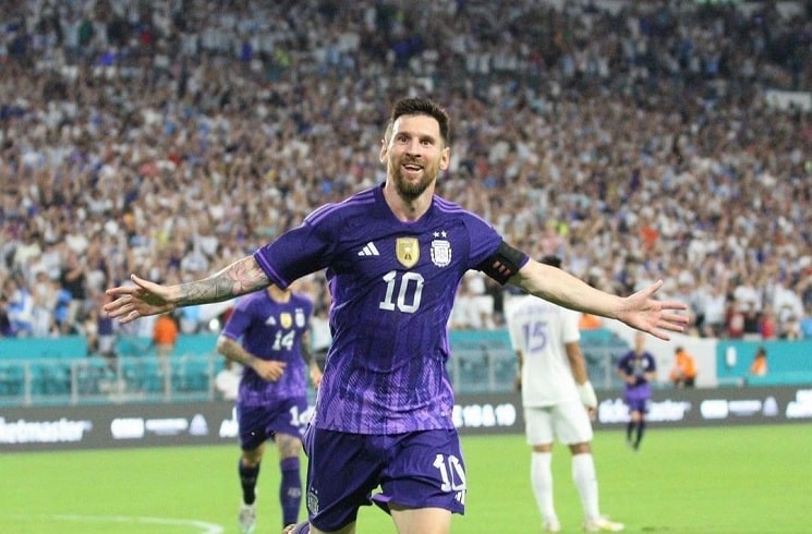 lionel-messi-celebrates-goal-argentina-national-team