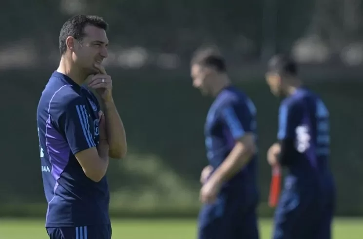 argentina-national-team-coach-lionel-scaloni-training-world-cup