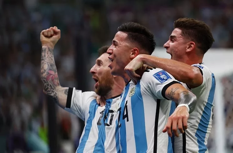 lionel-messi-enzo-fernandez-julian-alvarez-argentina-national-team-mexico-world-cup