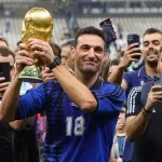 argentina-national-team-coach-lionel-scaloni-world-cup-trophy