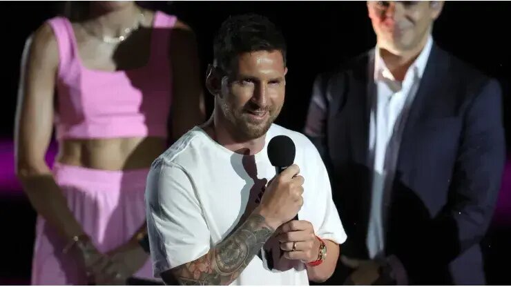 Messi at Inter Miami presentation (1)