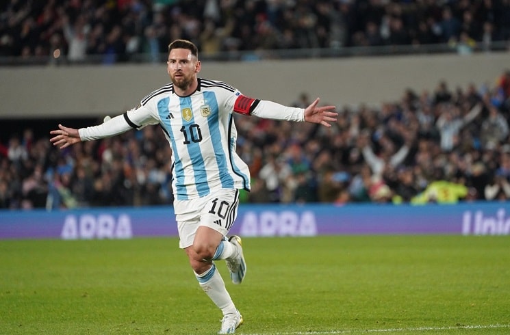 lionel-messi-argentina-national-team-free-kick-goal-world-cup-qualifier-celebration