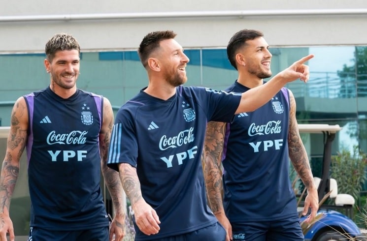 lionel-messi-rodrigo-de-paul-leandro-paredes-argentina-national-team-training