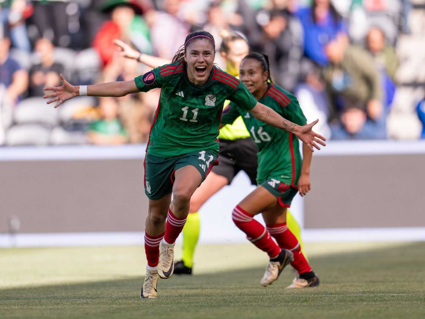 Mexico-in-game-against-Paraguay (1)